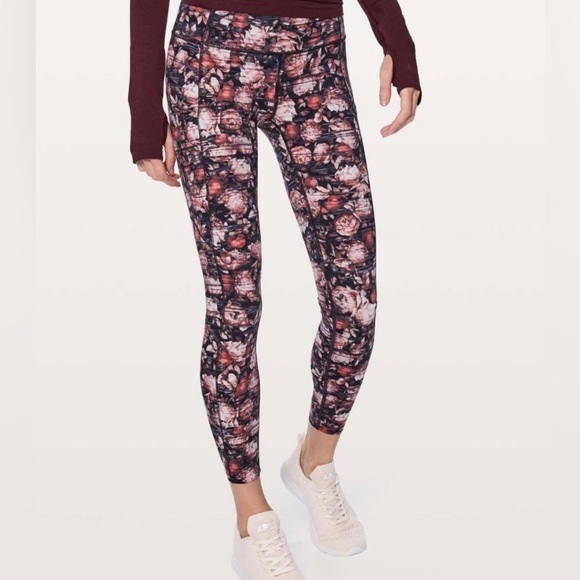 Lululemon sz 4 Fast & Free 7/8 Tight II *Nulux 25"
Peony Multi Floral Print VGUC - Picture 1 of 14